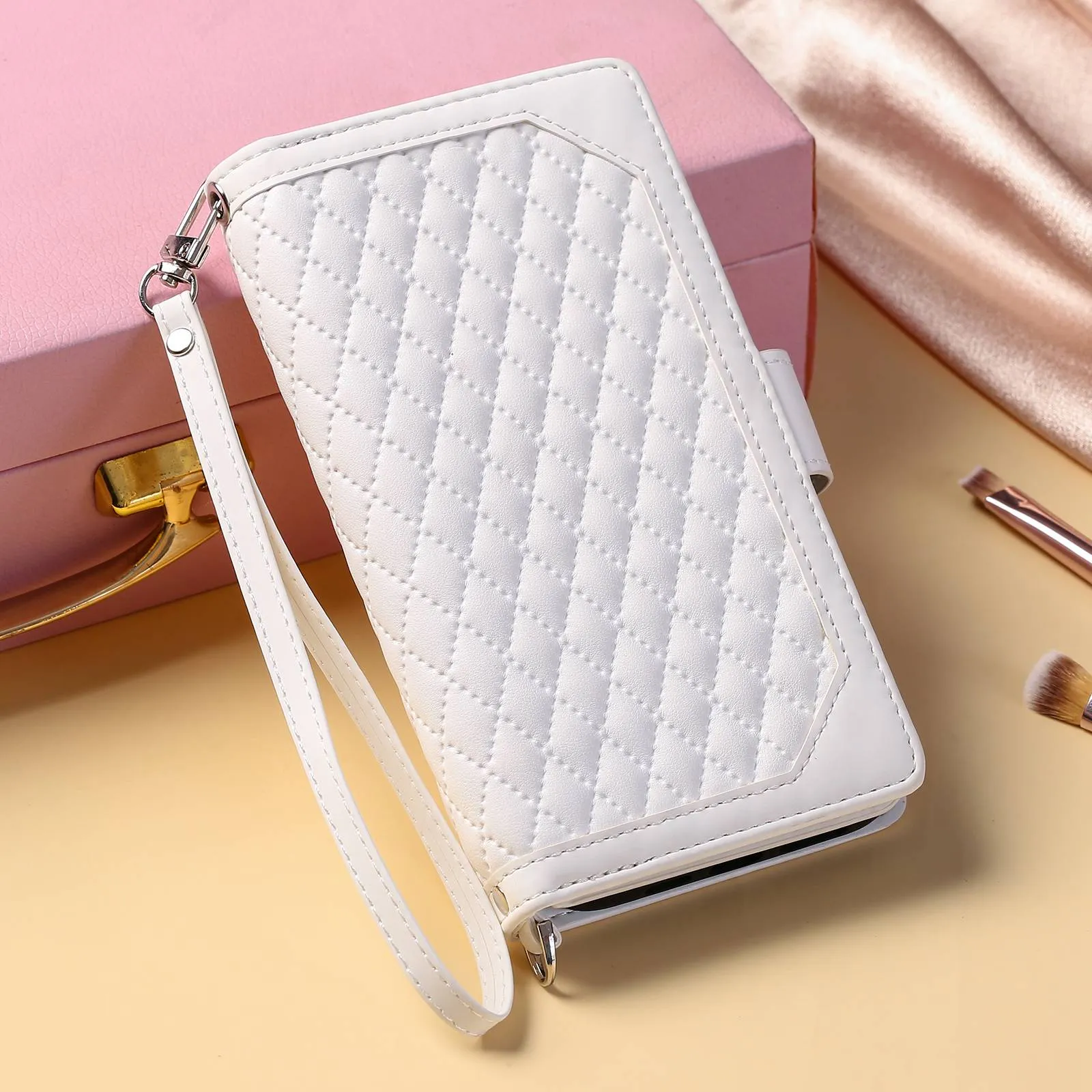 005 Style for Samsung Galaxy A32 4G (EU Version) Rhombus Texture PU Leather Phone Shockproof Cover Zipper Pocket Stand Wallet Case with Wrist Strap