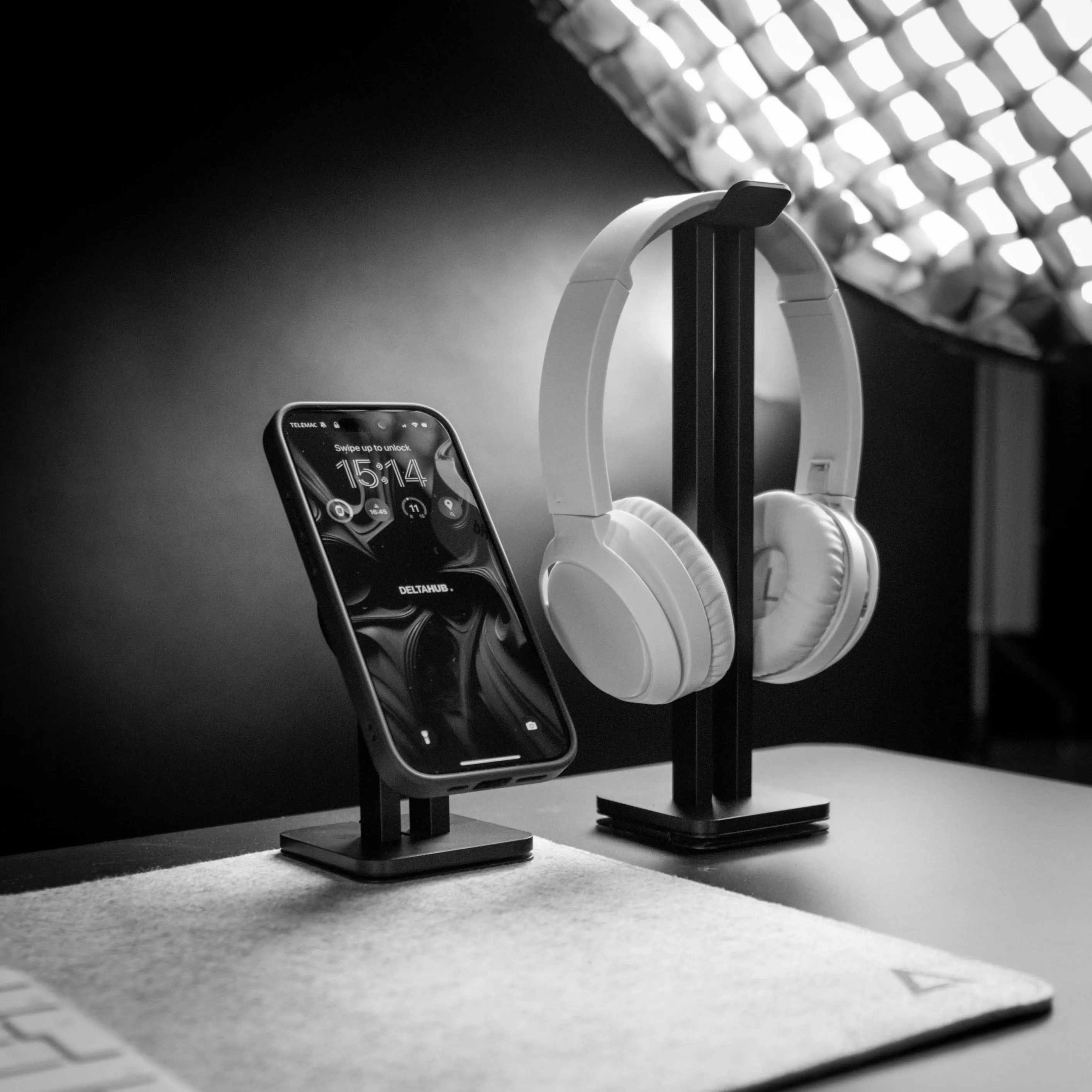 REO Headphone Stand