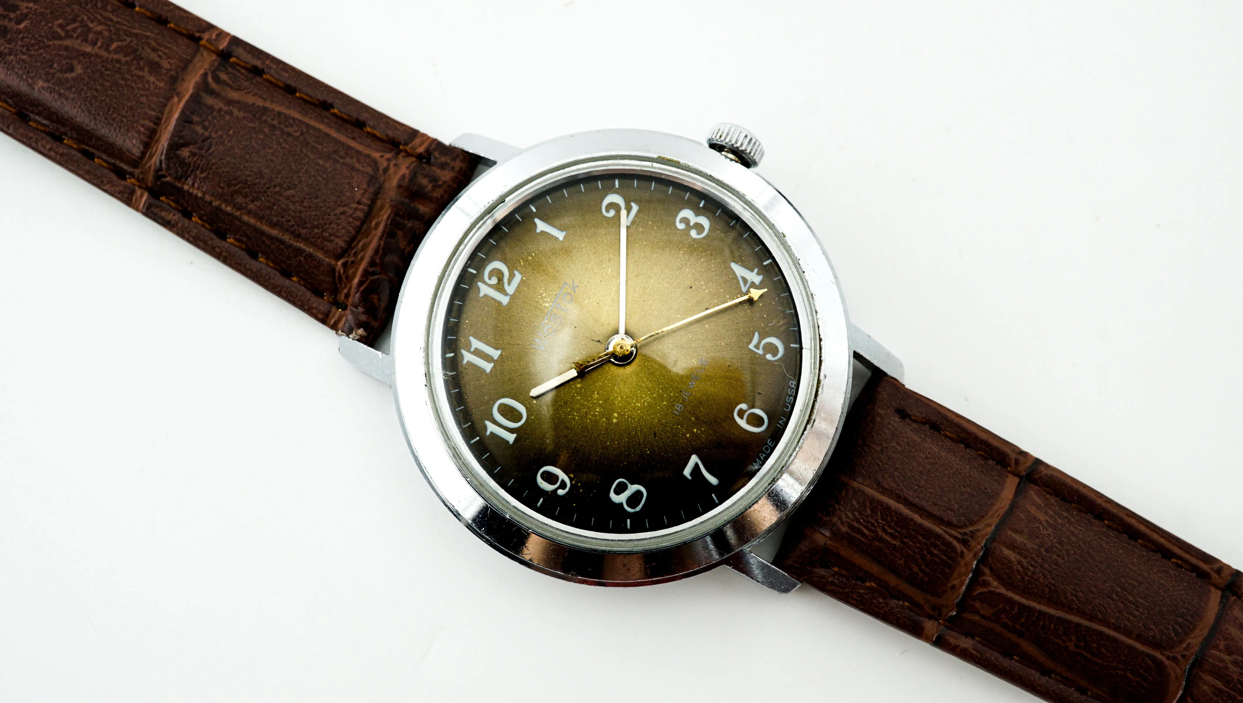 Soviet mechanical men's watch VOSTOK 2209 green dial