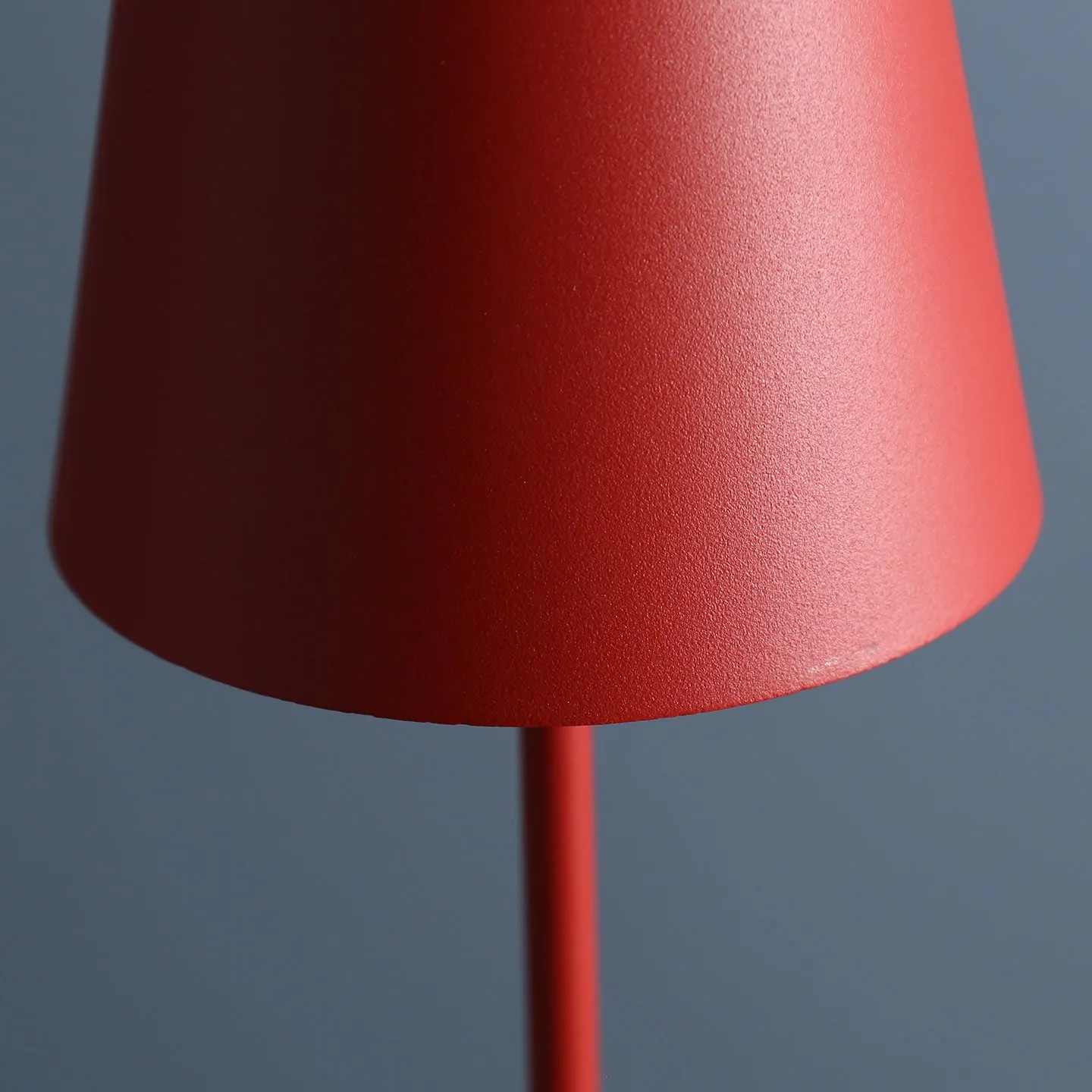 Wireless LED Table Lamp / Red