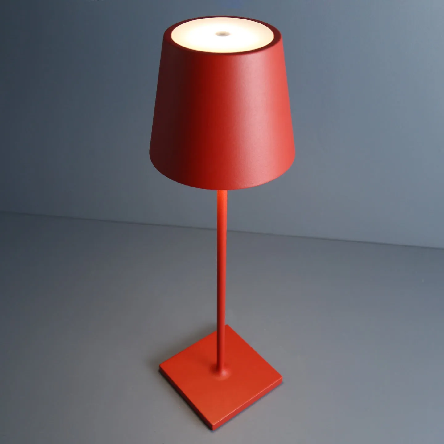 Wireless LED Table Lamp / Red